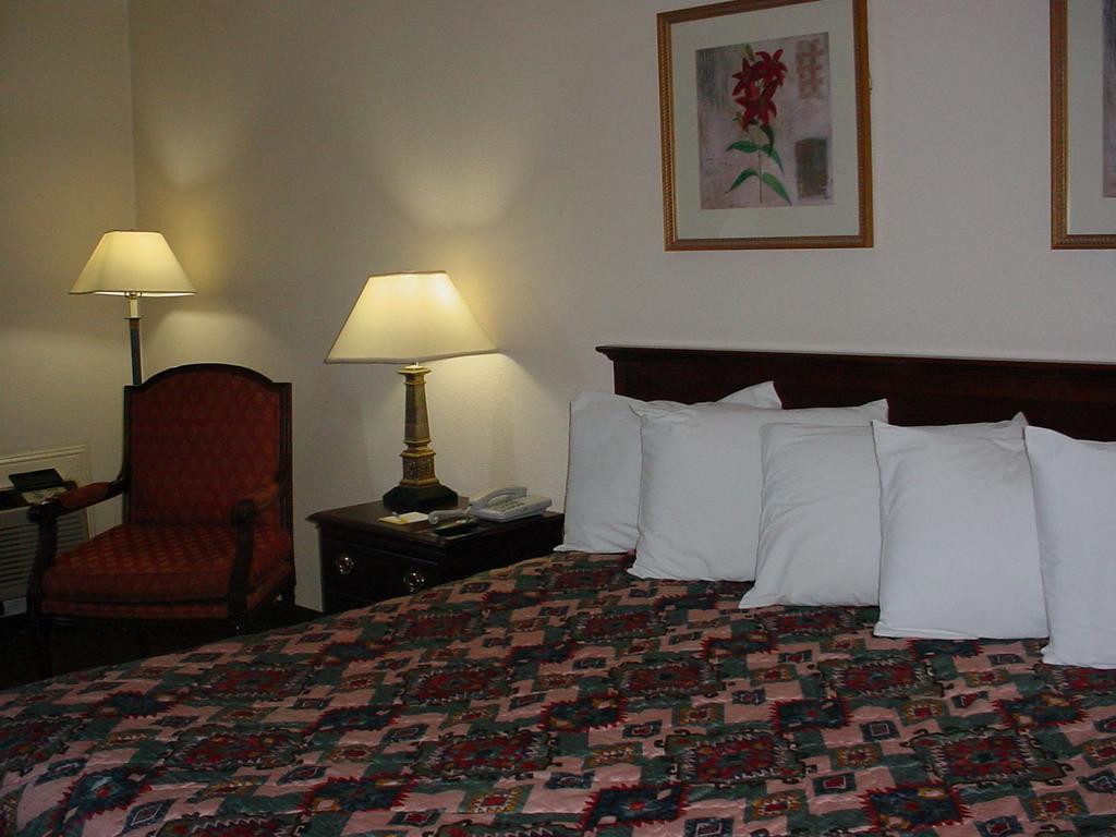 Rodeway Inn Montgomery Rom bilde